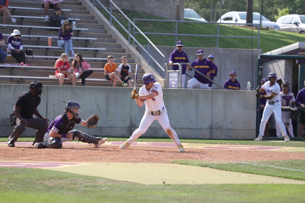 #CruWin | UMHB Baseball earns first series win over Ozarks since 2016 in 8-2 victory